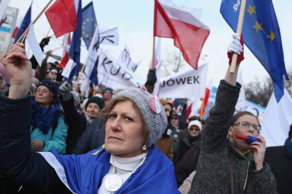Врятувати польську демократію