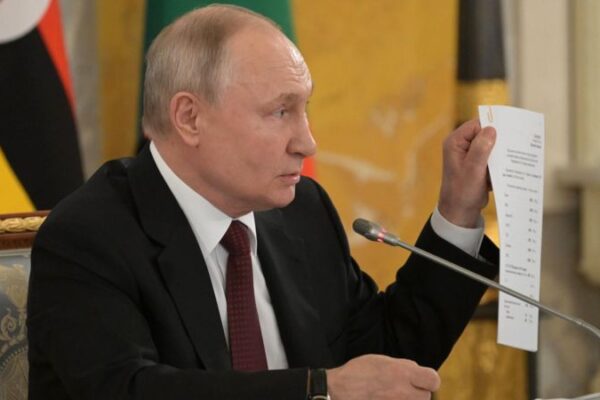Путін стверджує, що торік Україна зірвала мирний план. Що не так із цією версією