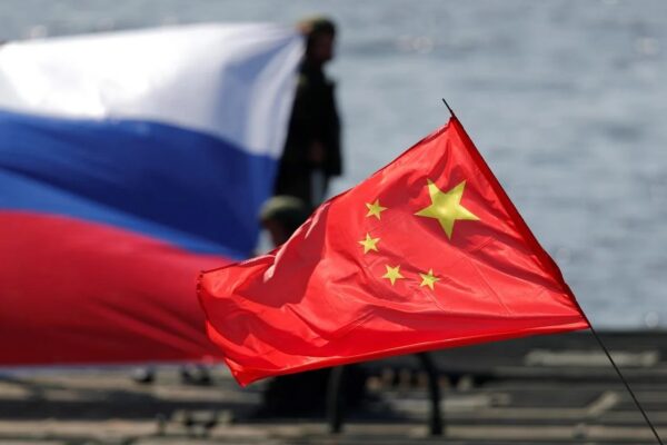 Звіт розвідки США: Китай, ймовірно, постачає техніку для російської армії