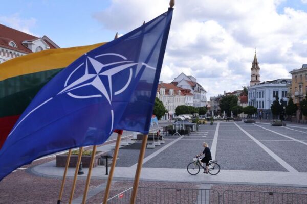 Солідарність чи чвари: П’ять речей, на які варто звернути увагу на саміті НАТО – Bloomberg
