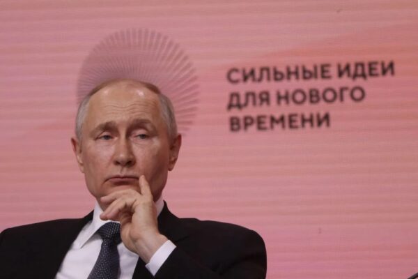 Як Путін канібалізує російську економіку, щоб вижити особисто – Time
