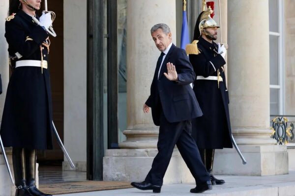 NYT: Колишній президент Франції стає голосом симпатиків путіна в Європі