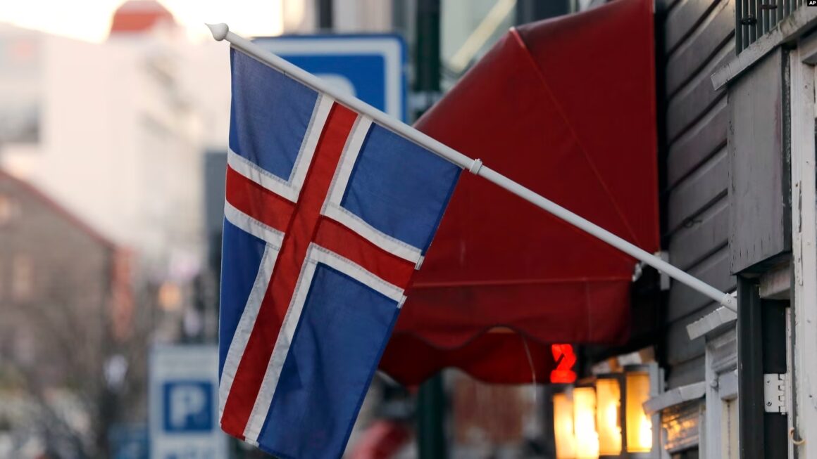 Ісландія першою з країн Європи призупинила роботу посольства у Росії та збільшує присутність в Україні