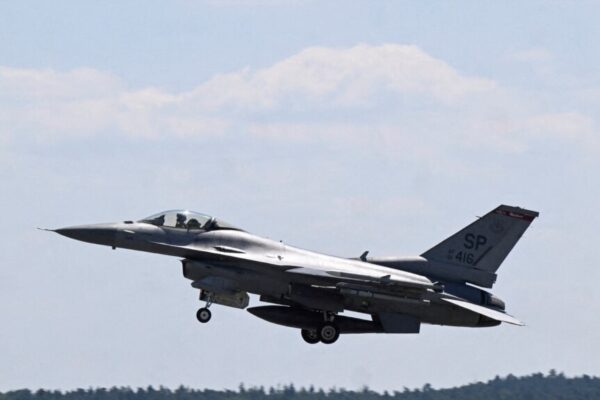 Україна може отримати винищувачі F-16 найближчим часом – генерал Міллі