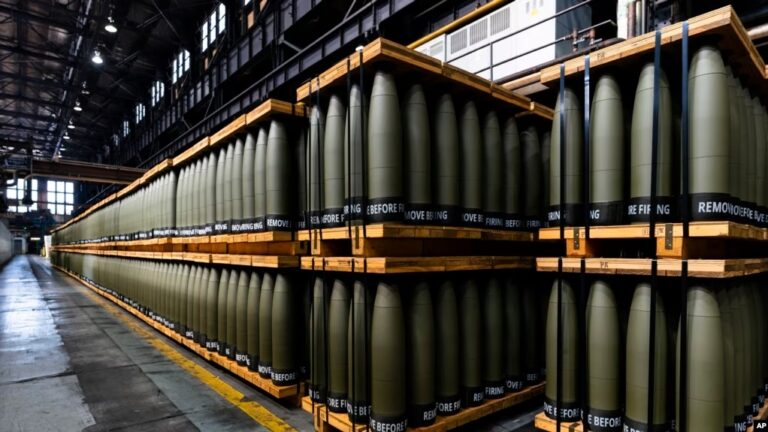 Пентагон: США нарощують виробництво артилерійських снарядів