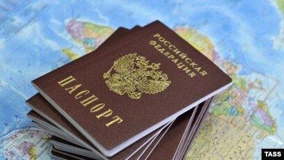 Дослідження Єльського університету: українців змушують приймати російське громадянство