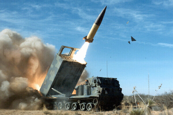 Business Insider: Артилерійський офіцер США пояснив, на що буде здатна Україна, поєднавши касетні ракети ATACMS з HIMARS