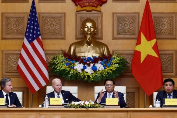 Адміністрація Білого дому веде переговори з В’єтнамом про постачання зброї