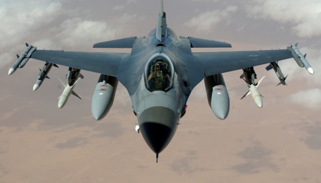 Закрити небо над Україною в перспективі допоможуть винищувачі F-16 – експерт