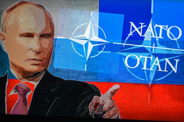Путін розвінчує власну пропаганду, роззброюючи кордони Росії з НАТО