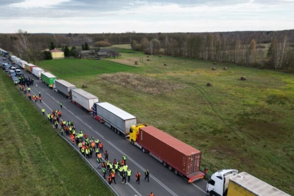 “Сутички на кордоні – це те, чого хоче Путін”. Три поради українським водіям на кордоні з Польщею