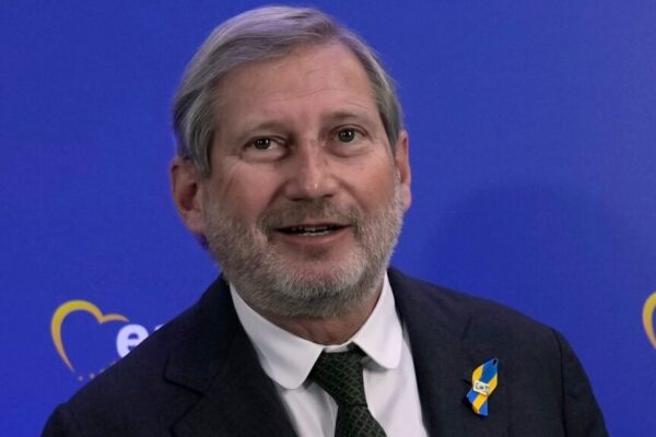 Єврокомісар Ган: Підтримку України розміром 50 мільярдів євро на наступні 4 роки наразі не оскаржує жодна країна ЄС
