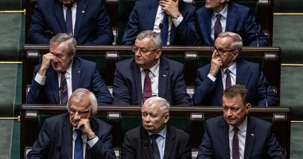 Болі відродження демократії в Польщі