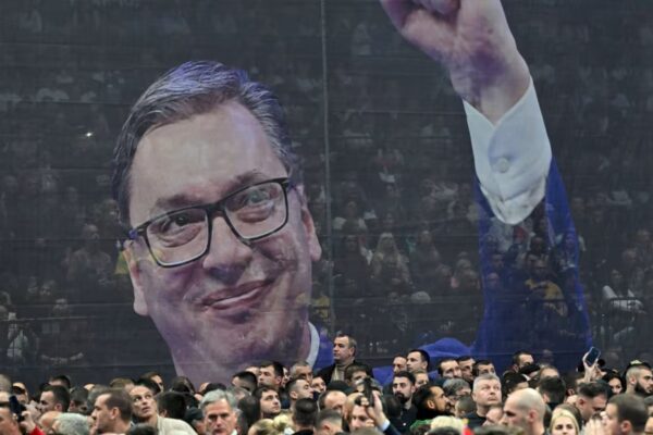 Сербська опозиція кидає виклик Олександру Вучичу на дострокових виборах