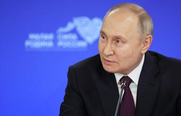 Впевнений Путін хвалиться російськими “завоюваннями” в Україні