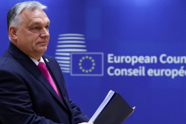 В Європарламенті закликають позбавити Угорщину права голосу. Але Орбан має “захисну парасольку” у Європі, каже експерт