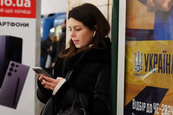 Як і чому жінки замінюють чоловіків на ринку праці в Україні