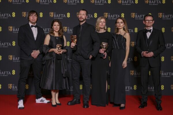 АП отримує приз за найкращий документальний фільм на премії BAFTA за український фільм «20 днів у Маріуполі»