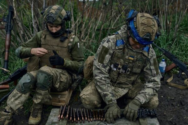 Зброя з “незахідних країн” через посередників як можливість для України – аналіз експертів