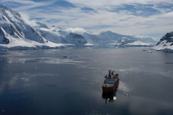 Антарктида, найбільший холодильник Землі, який розморожується
