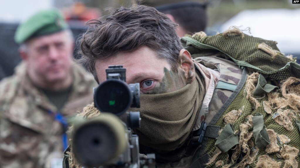 “Настав момент збентежити російську впевненість”. Західні високопосадовці та експерти оцінюють можливість відрядження військових в Україну