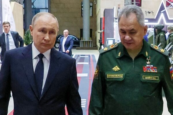 “Якби Путін переміг, то підкоривши Україну, він командував би не однією, а двома найкращими арміями в Європі”, попереджають оглядачі