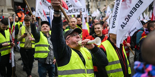 Демократії потрібні працівники